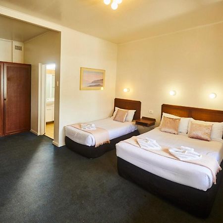 Town And Country Motel Sydney Bagian luar foto
