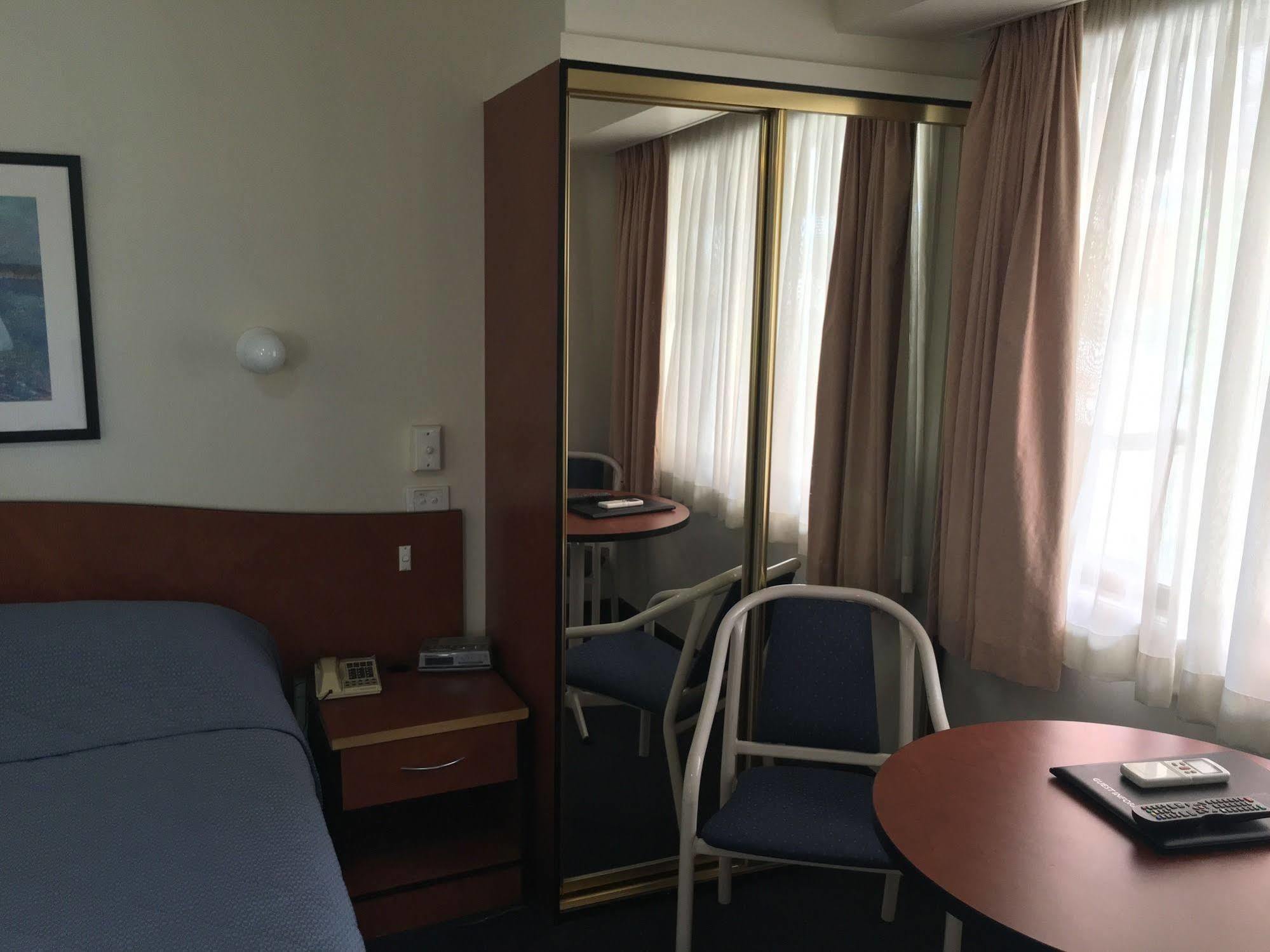 Town And Country Motel Sydney Bagian luar foto