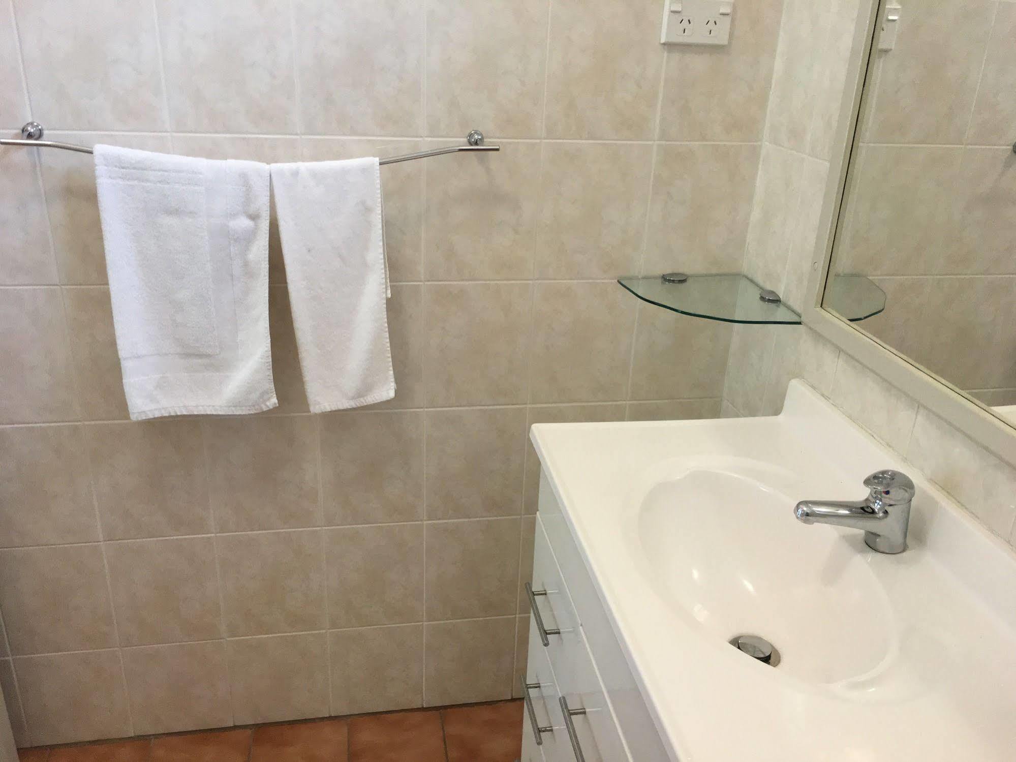 Town And Country Motel Sydney Bagian luar foto