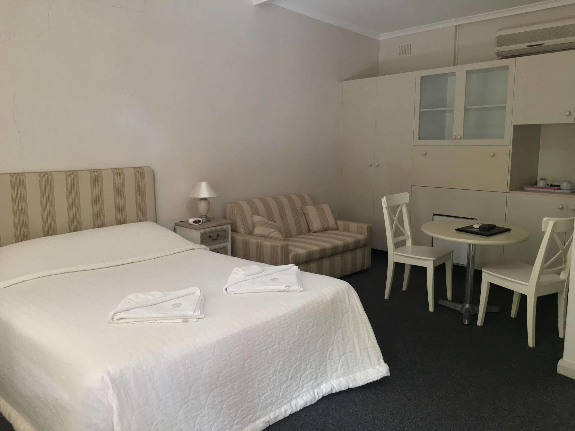 Town And Country Motel Sydney Bagian luar foto
