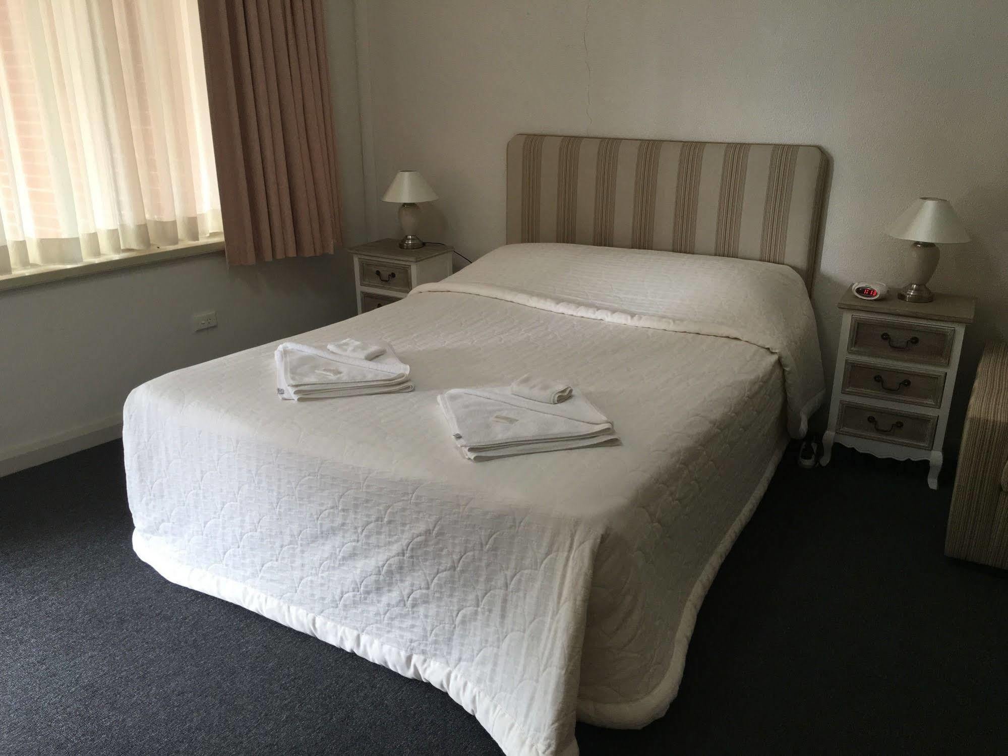 Town And Country Motel Sydney Bagian luar foto