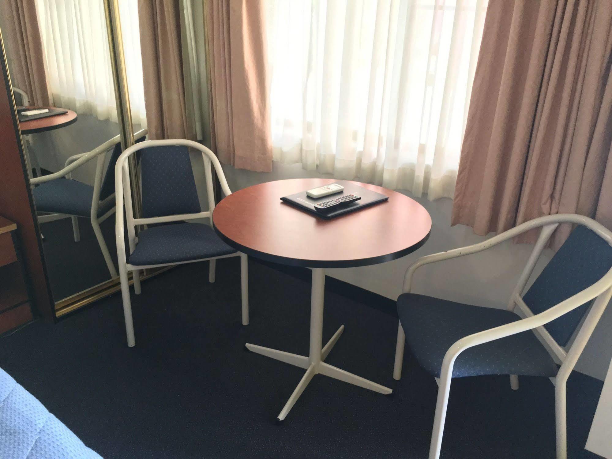 Town And Country Motel Sydney Bagian luar foto