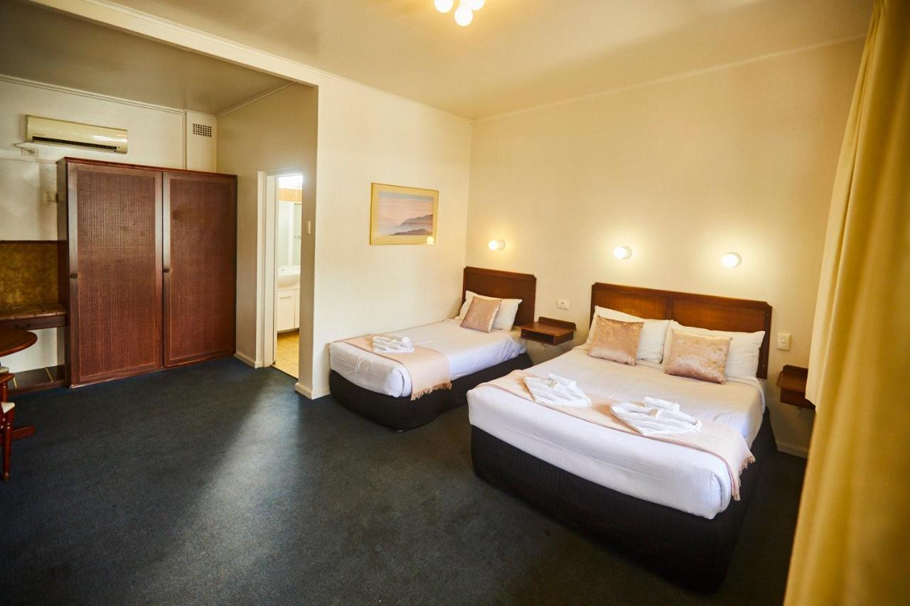Town And Country Motel Sydney Bagian luar foto